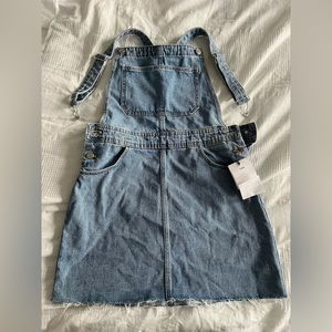 🌊 Denim overalls/skirt!